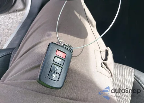 2017 Toyota Corolla Se z USA, uszkodzony, nr VIN 2T1BURHE2HC749126